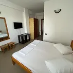 بيت شباب Stefania *