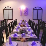 بيت شباب Stefania *